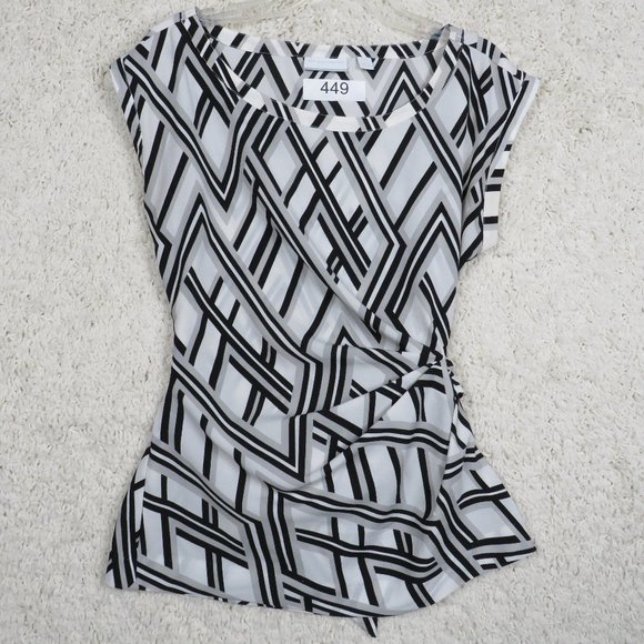 New York & Company* Women's Sleeveless Boat Neck Curved Hem Blouse Size~ XS - Picture 1 of 9